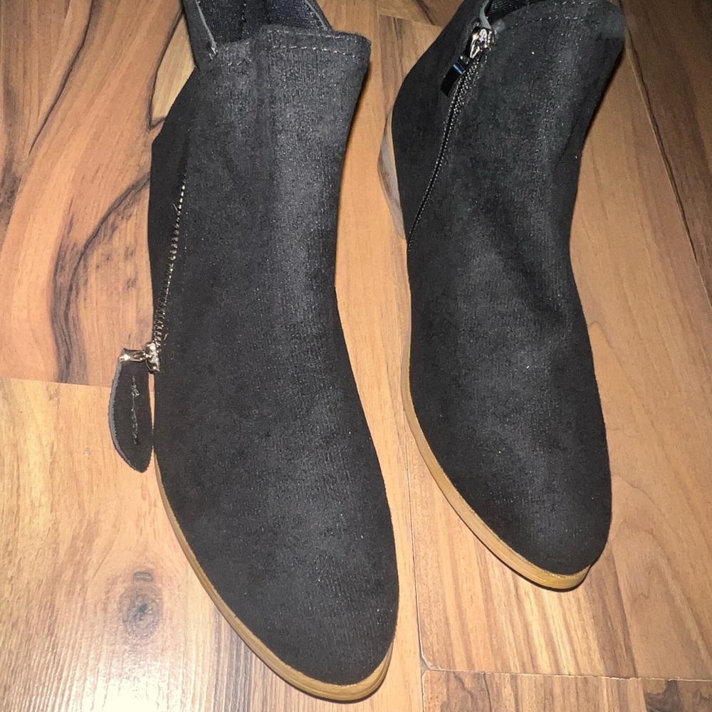 COPY - Black seude boots size 8 women